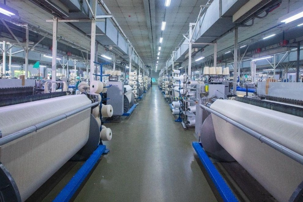 How Does Fabric Selection Affect Woven Garment Manufacturing?